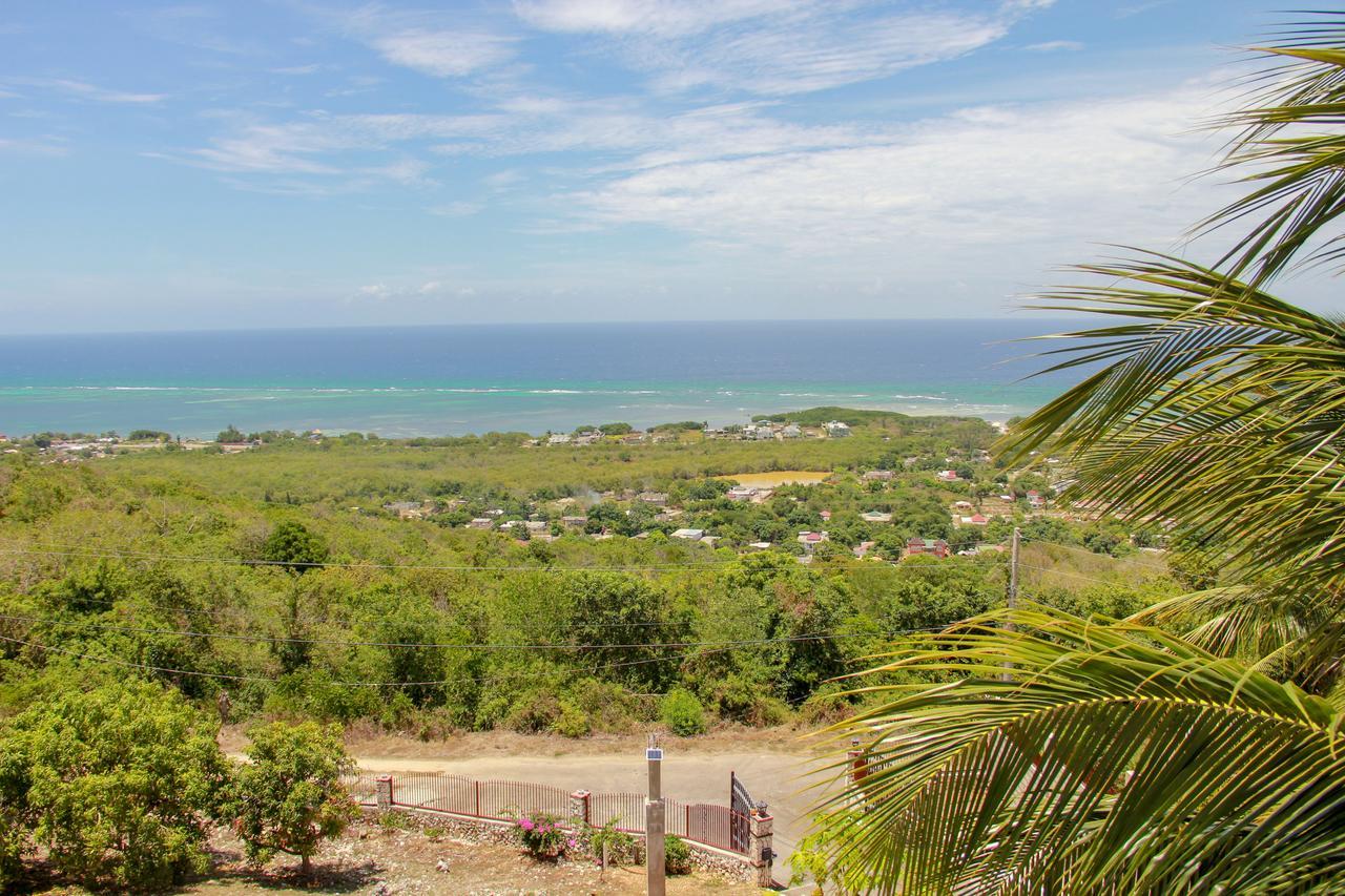 Sunshine Lodge: Your Home Away From Home Montego Bay Exterior photo