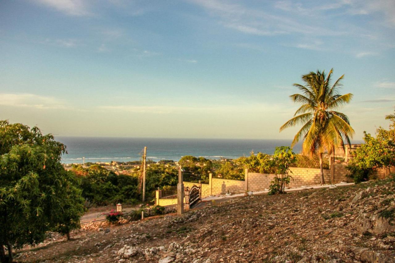 Sunshine Lodge: Your Home Away From Home Montego Bay Exterior photo